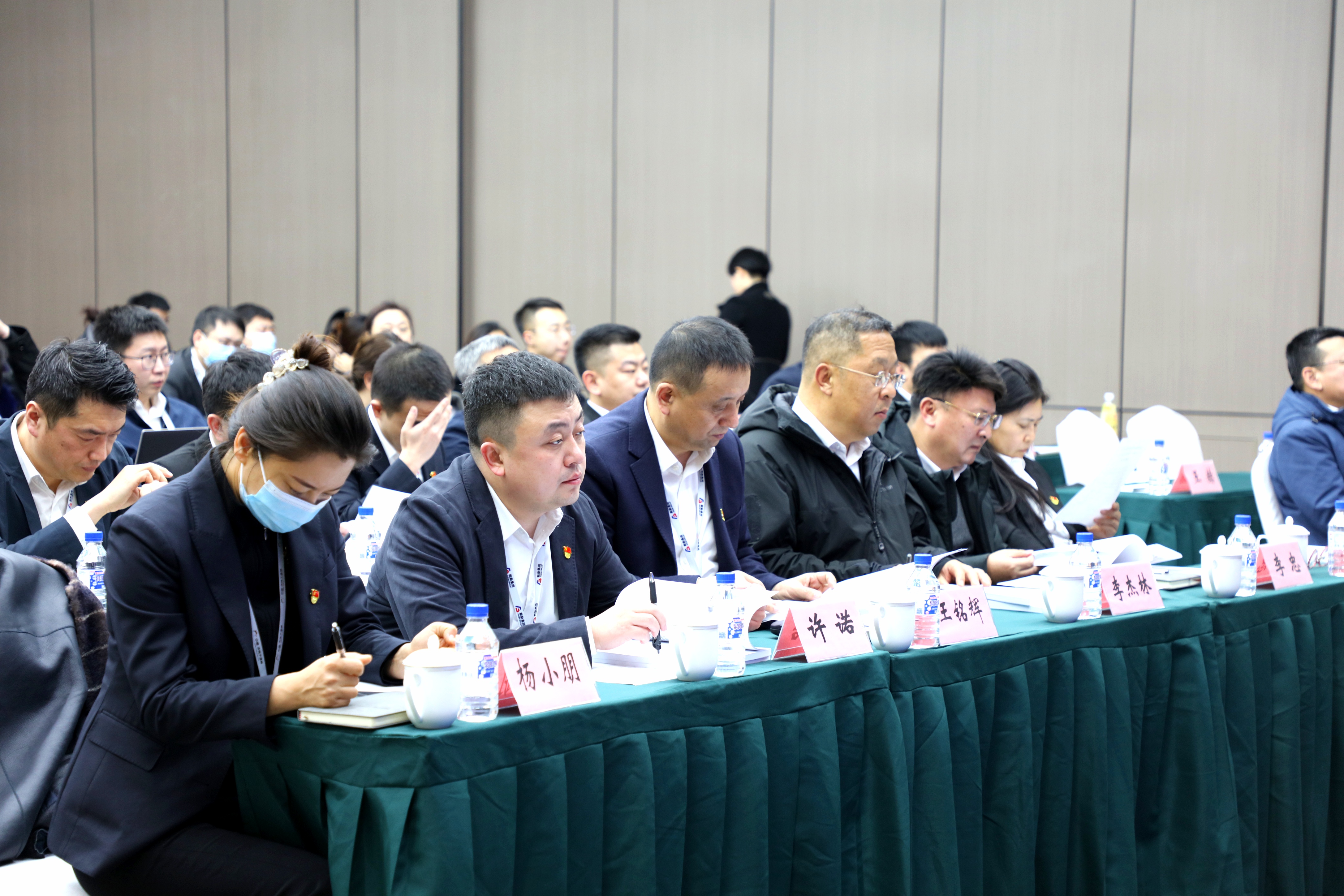 集团举行机关中层干部、借调和驻村干部2022年度述职测评会议